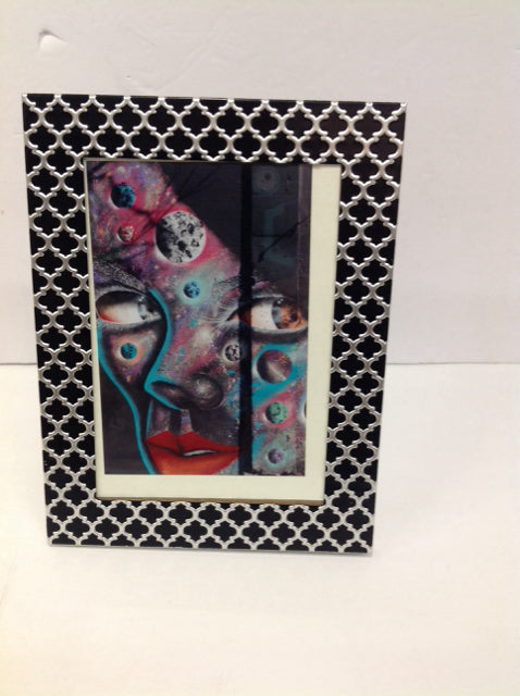 5x7 Black Frame w/Metal Chevrons