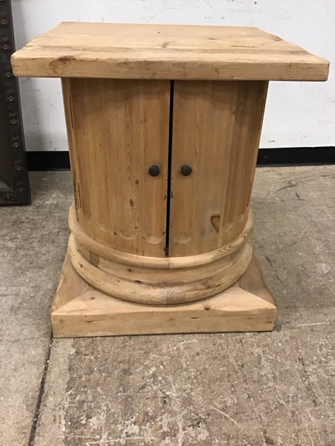 24'X21" RH Distressed Wood Column End Table