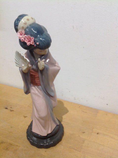 Fine Porcelain- Lladro Geisha