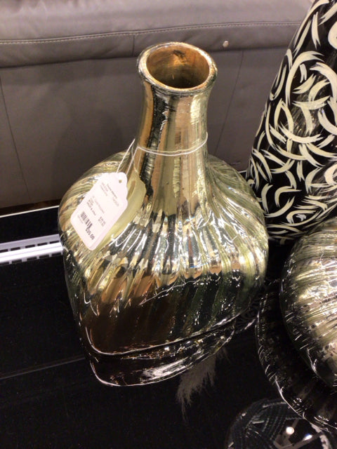 16" Gold Rippled Vase