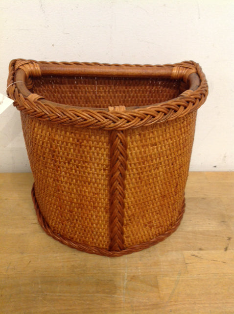 Basket- 10" Wicker