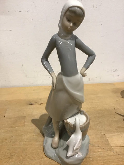 9 1/2 " Girl W/Milk Pail #4682  By Lladro