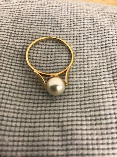Goldtone Pearl Ring