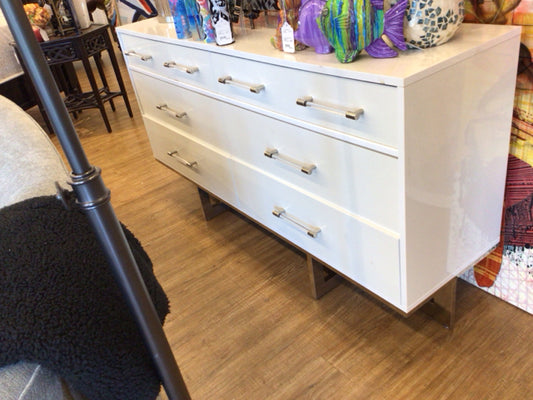 60" X 36.25" X 18.12" City Furniture Cortina White Dresser