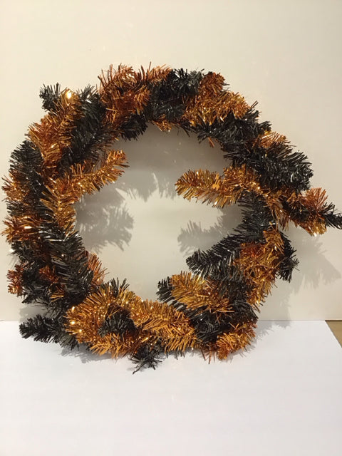 Shiny Black/Gold Wreath