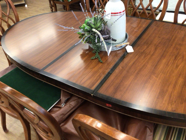AS-IS American Drew Oval Dining Table W/8 Chairs/2 Leafs/Pads