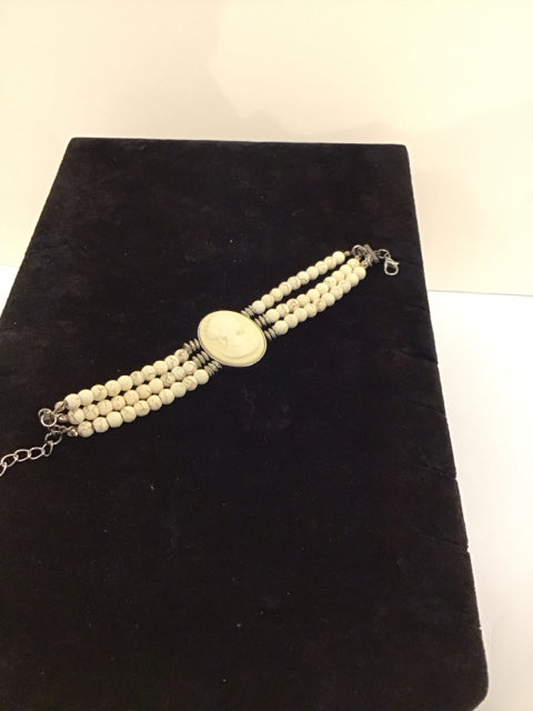 Cream Beaded Bracelet w/Cameo