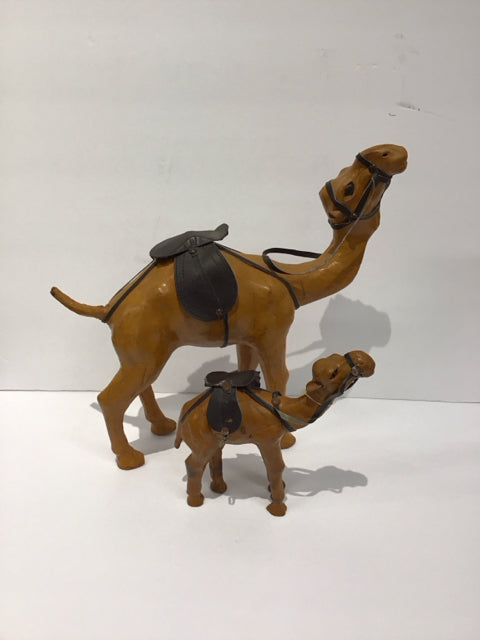 13",8" Mother & Baby Faux Leather Camels