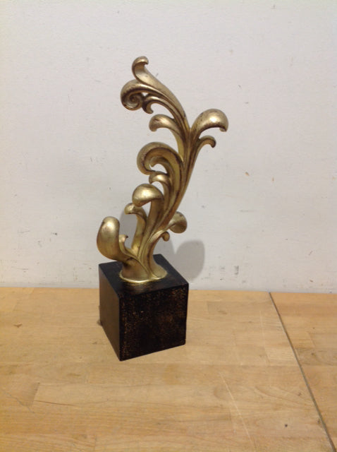 Gold Resin Fleur-de-lis w/Base