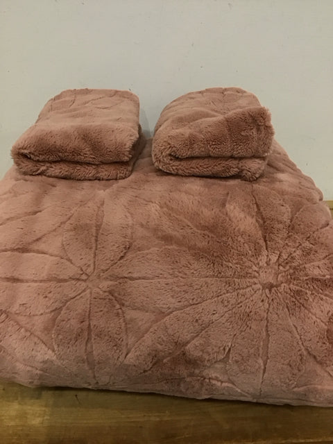 Set Of 3 79"x84" Dusty Rose Faux Fur Comforter & 2 Shams