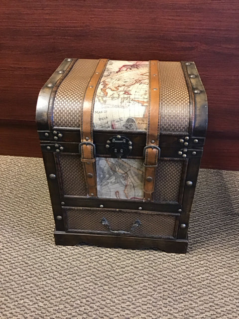 18"x15" World Map Decorative Box