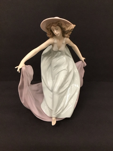 9" Lladro "May Dance" #5662