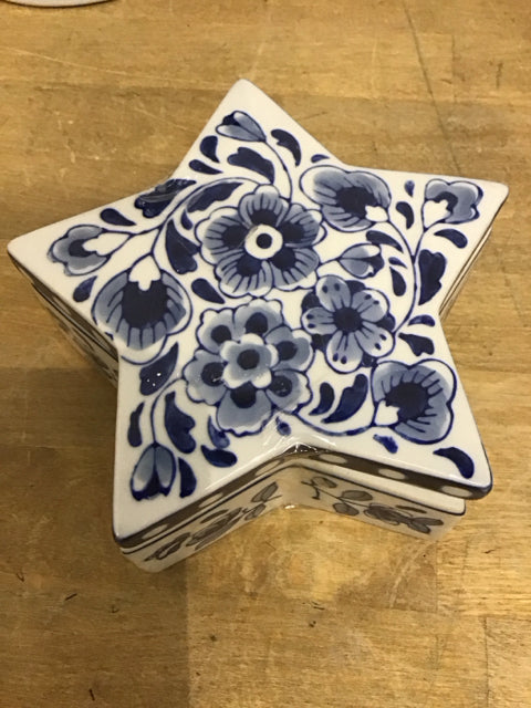 5.5" Blue & White Lidded Ceramic Floral Star Trinket Box