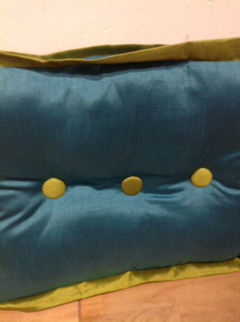 Pillow- 18" Blue & Green Button