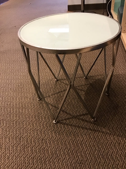 19" Silvertone Round End Table W/Glass Top
