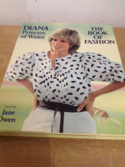 Coffee Table Book- Diana The Book Of Fashion