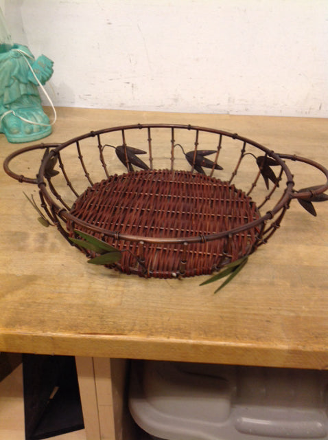12" Round Wicker/Metal Tray