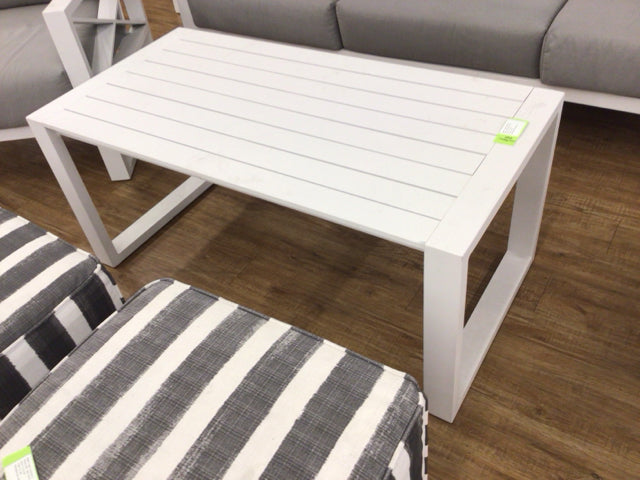 47.25" X 21.12" X 23.50"AS-IS City Furniture Linear2 White Aluminum Coffee Table