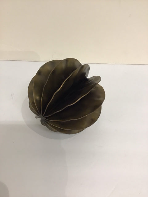 6" Iron Table Decor