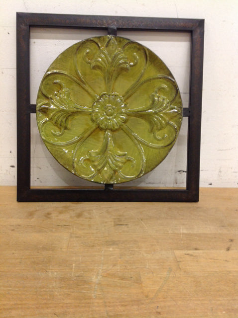 12" Metal Wall Hanging w/Green Plate