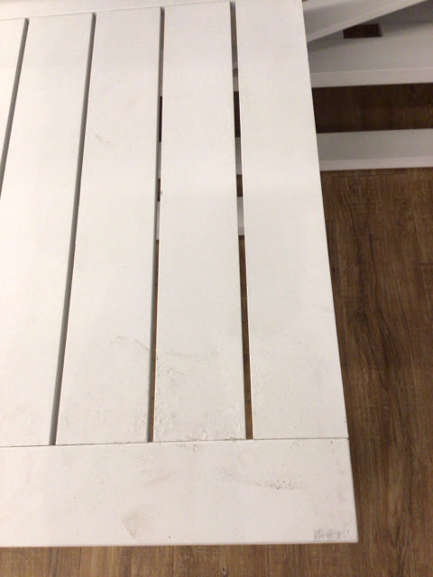 23.50" X 21.12" AS-IS City Furniture Linear2 White Aluminum End Table(Knicks)