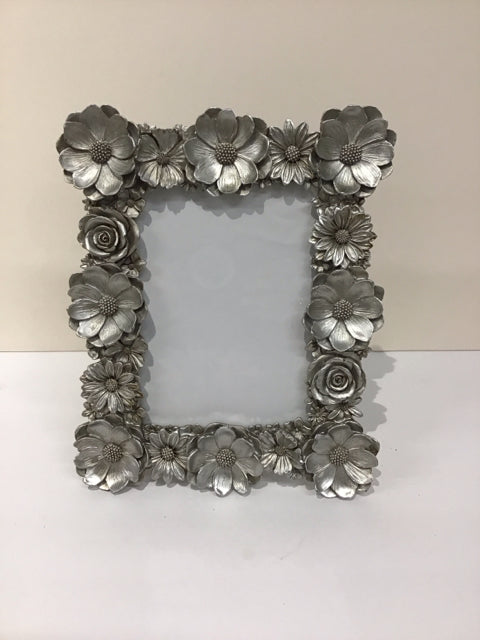 5x7 Silver Resin Frame w/Floral Decor