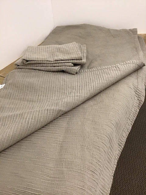 QUEEN Beige Tufted Comforter w/Shams