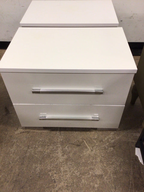 27.25" X 23.25" X 17.75" City Furniture Verona White Nightstand