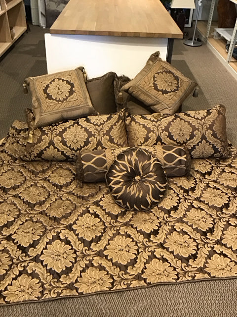 KG Custom Brown Decorative Bedspread w/9 Pillows