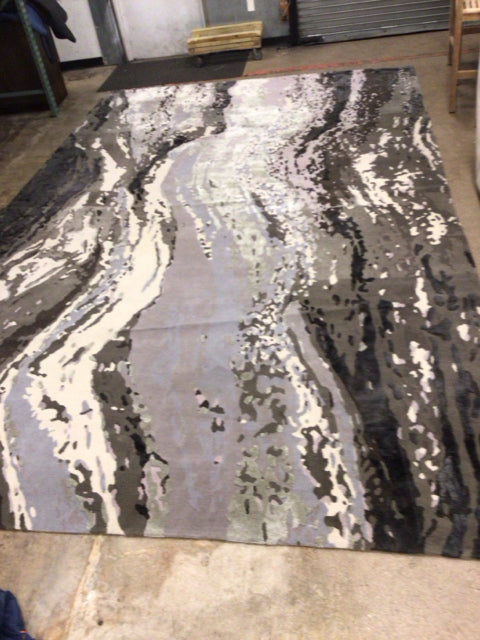 15.67' X 9.75' Grey/Cream Pattern Rug