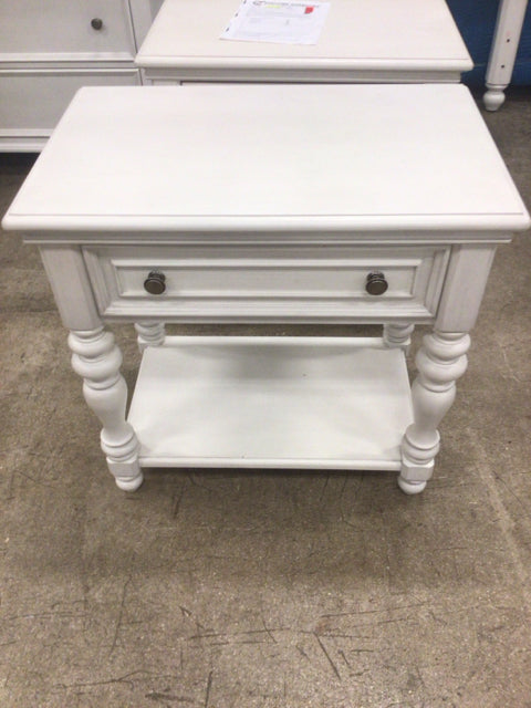 29" X 18" City Furniture Savannah Ivory One Drawer Nightstand