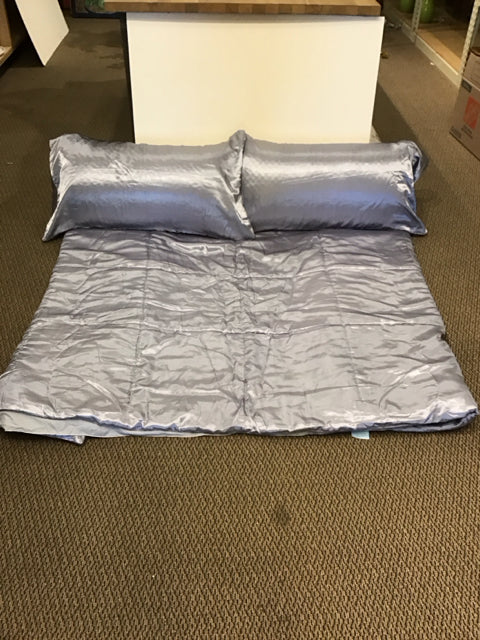 QUEEN Silver Satin Comforter w/2 Pillows