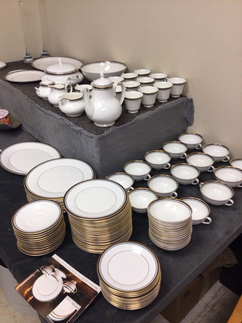 117 PC Royal Doulton Pavanne Dinner Service