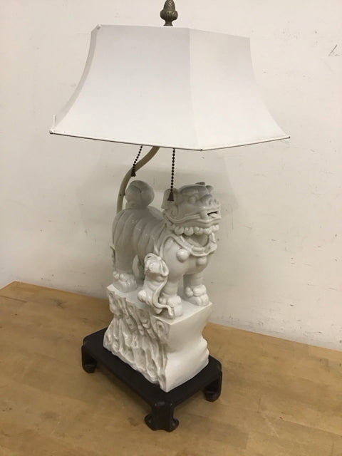 24" White Foo Dog Ceramic Table Lamp