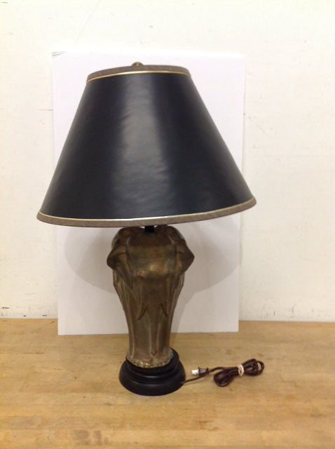 26" Metal 3 Elephant Base w/ Shade