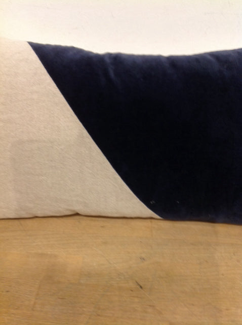 Pillow- 18" Linen & Navy