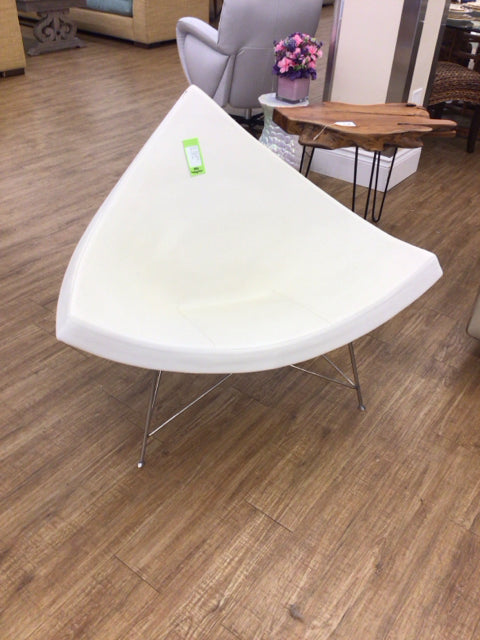 White Coconut Lounge Chair