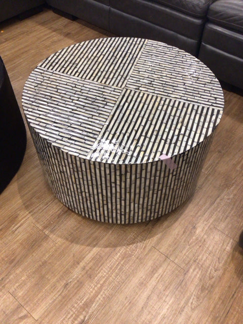 30" Round Black/Cream Mosaic Coffee Table