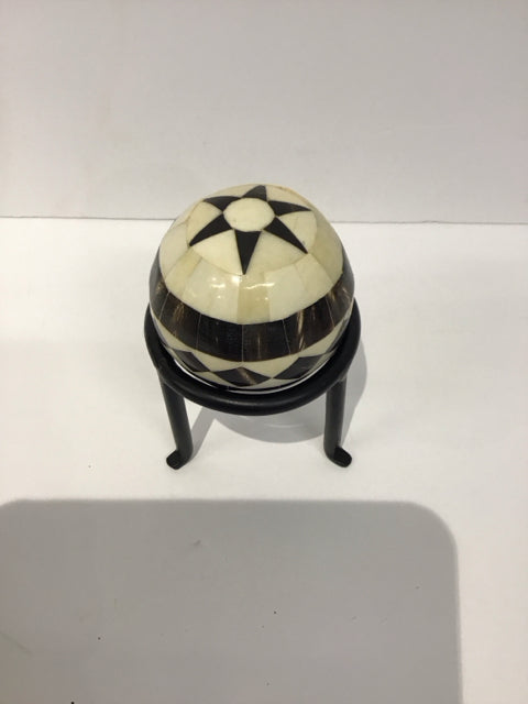 5" Brown/White Bone Ball On Stand