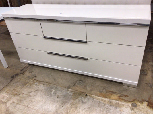 68" W x 19" D x 32" H El Dorado Asti Dresser