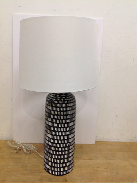27" Blue/White Ceramic Jug Lamp w/Shade