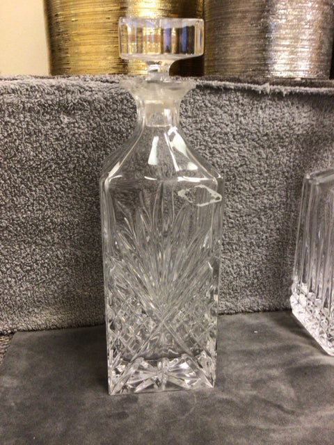 11" Glass Decanter W/Lid