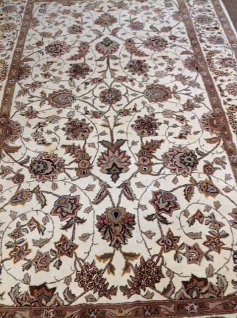 Rug- 5' X 8' Persian Wool White & Taupe Print