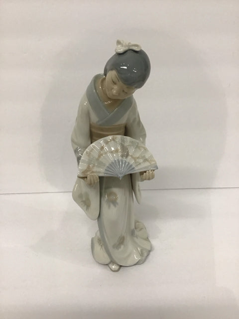 10" NAO Lladro Japanese Geisha