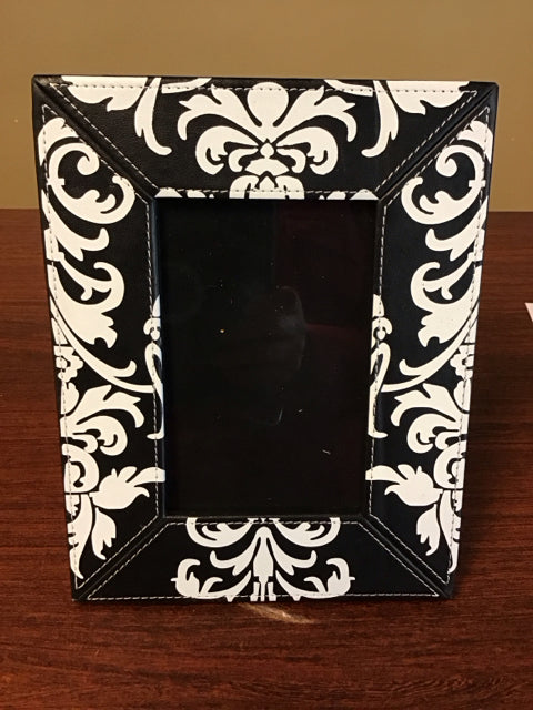 4"x6" Black & White Ornate Photo Frame