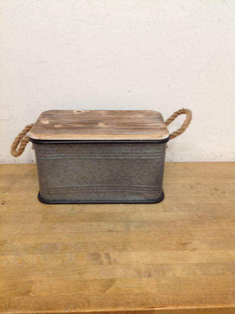 9x16 Metal Bucket w/ Wood Lid