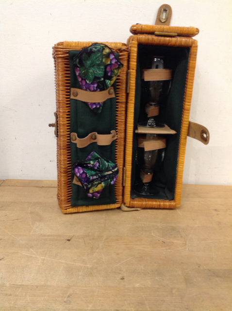 5 Pc Wicker Wine Case