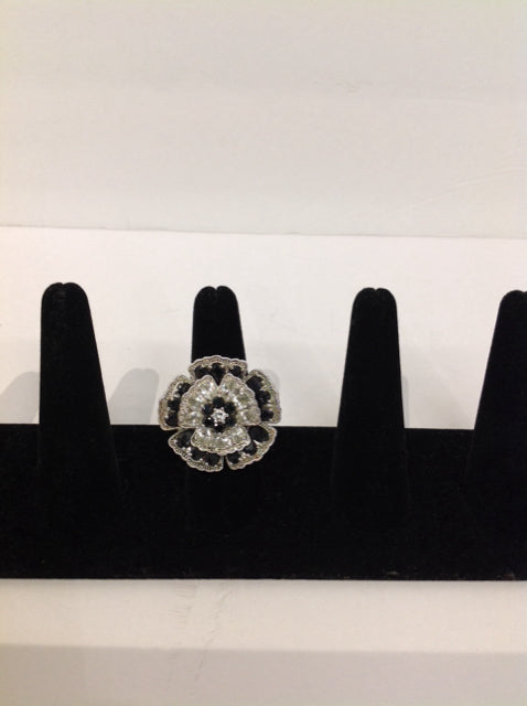 Vtg Silver Flower Ring w/Rhinestones & Black Beads
