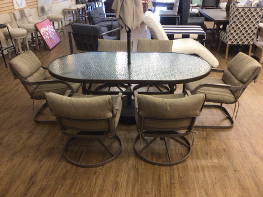 Oval Outdoor Dining Table W/6 Chairs & Umbrella