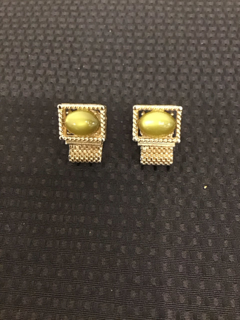 Goldtone W/Green Stone Cufflinks